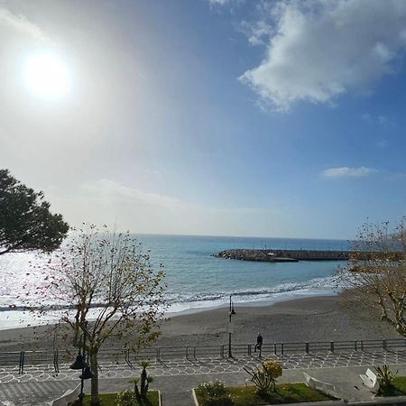 Galene - Beachfront In Costa D'Amalfi Maiori Eksteriør billede
