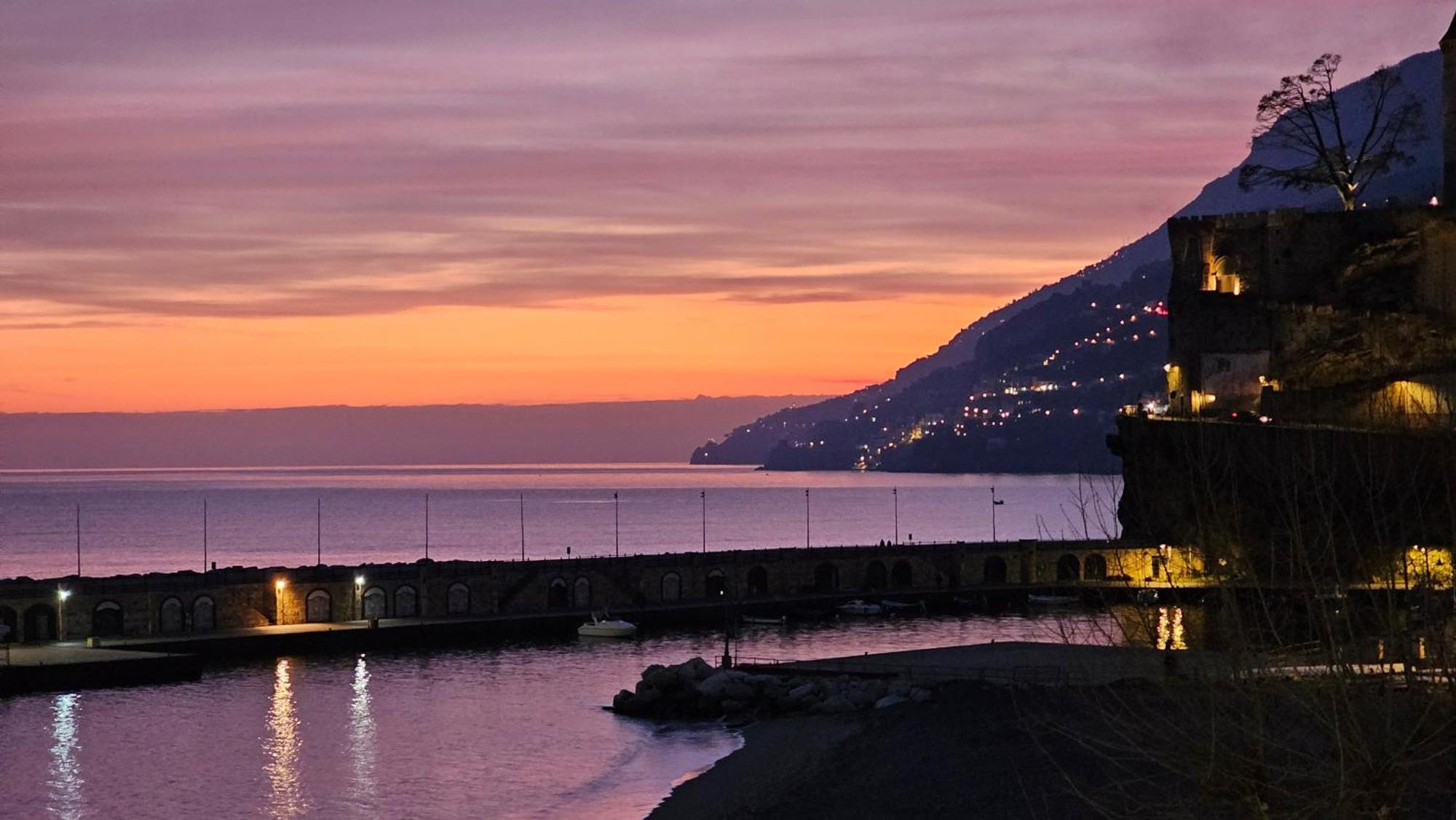 Galene - Beachfront In Costa D'Amalfi Maiori Eksteriør billede