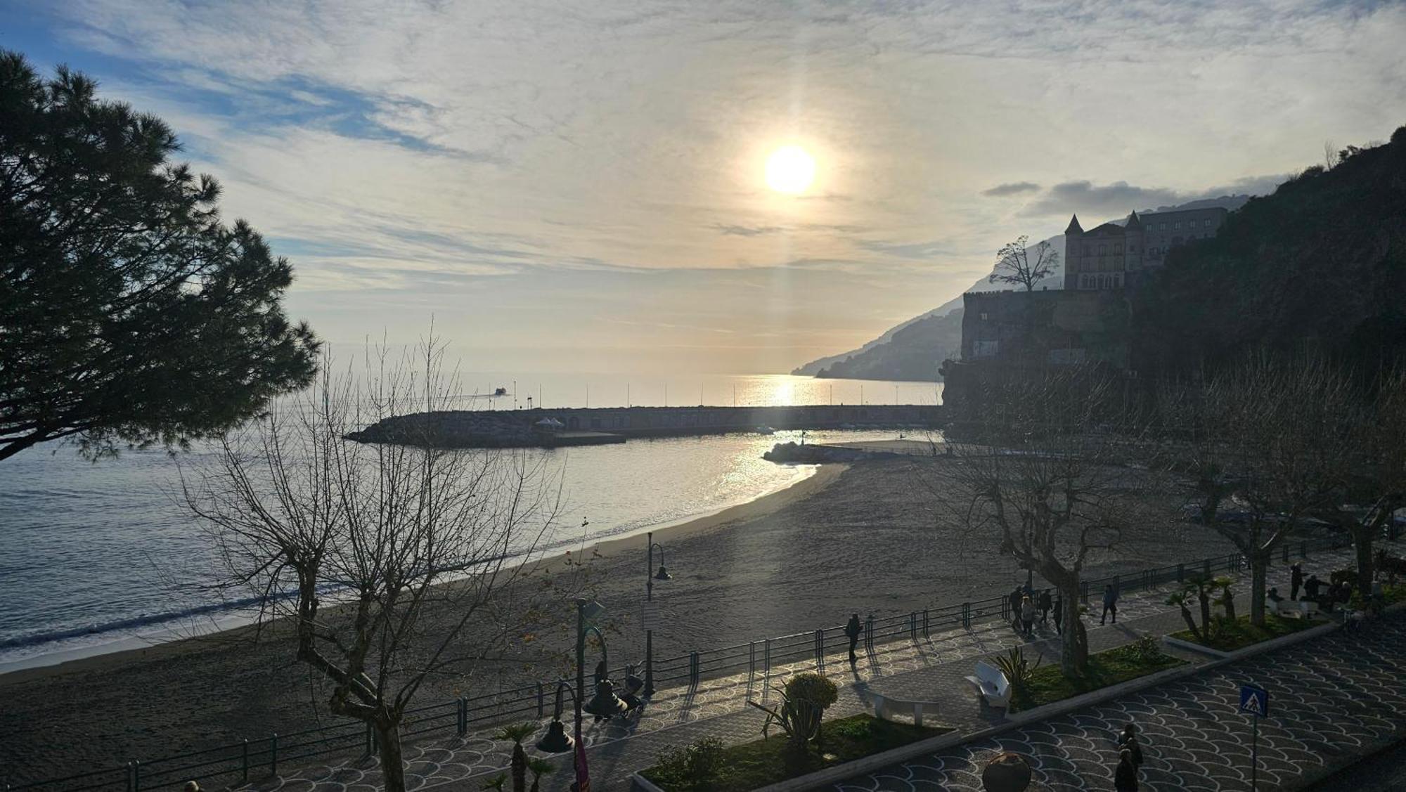 Galene - Beachfront In Costa D'Amalfi Maiori Eksteriør billede