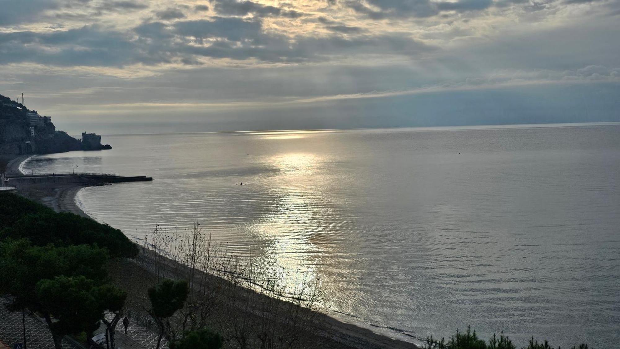 Galene - Beachfront In Costa D'Amalfi Maiori Eksteriør billede