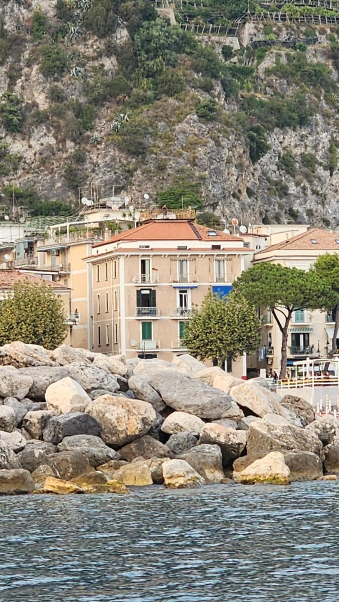 Galene - Beachfront In Costa D'Amalfi Maiori Eksteriør billede