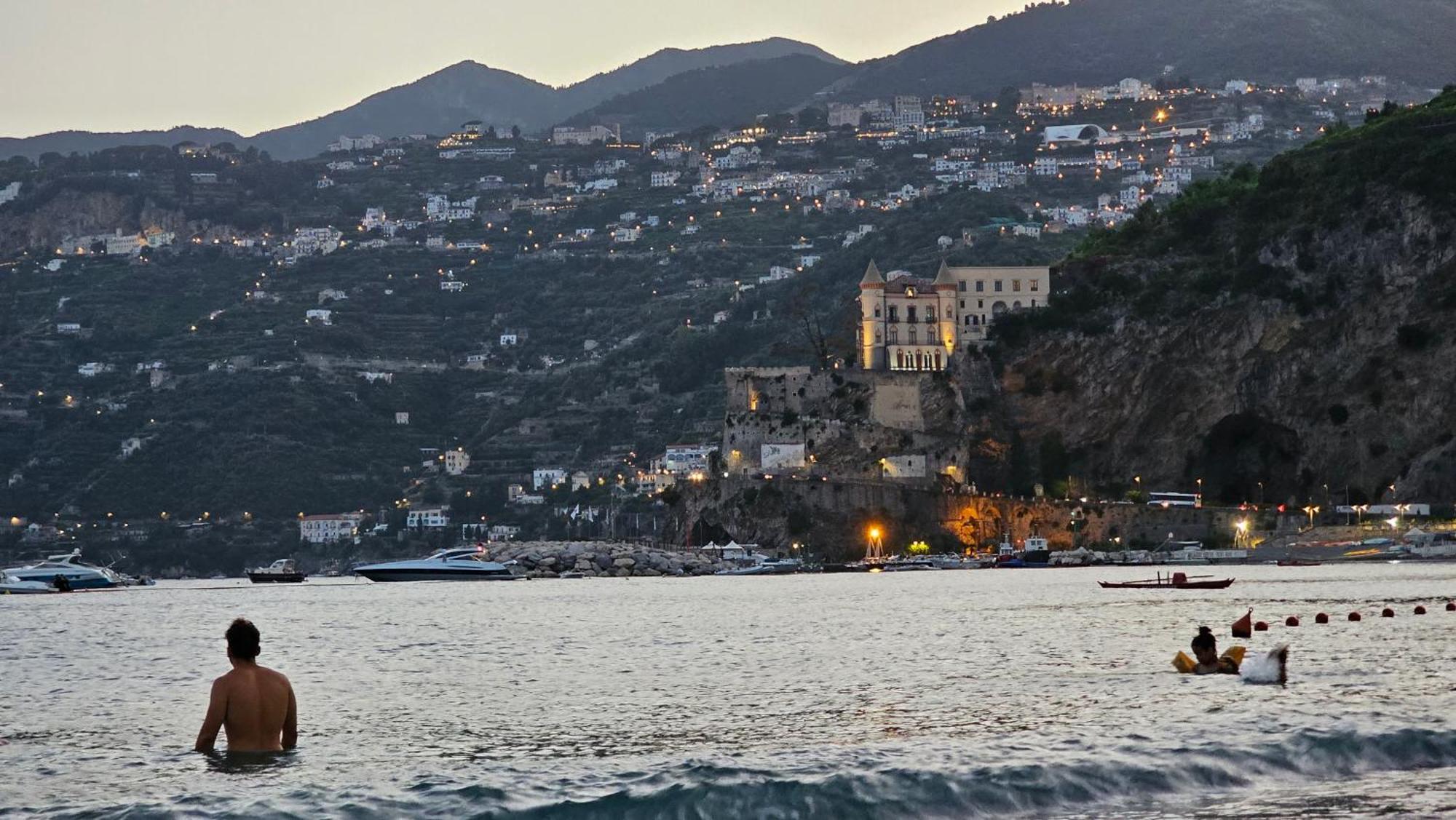 Galene - Beachfront In Costa D'Amalfi Maiori Eksteriør billede