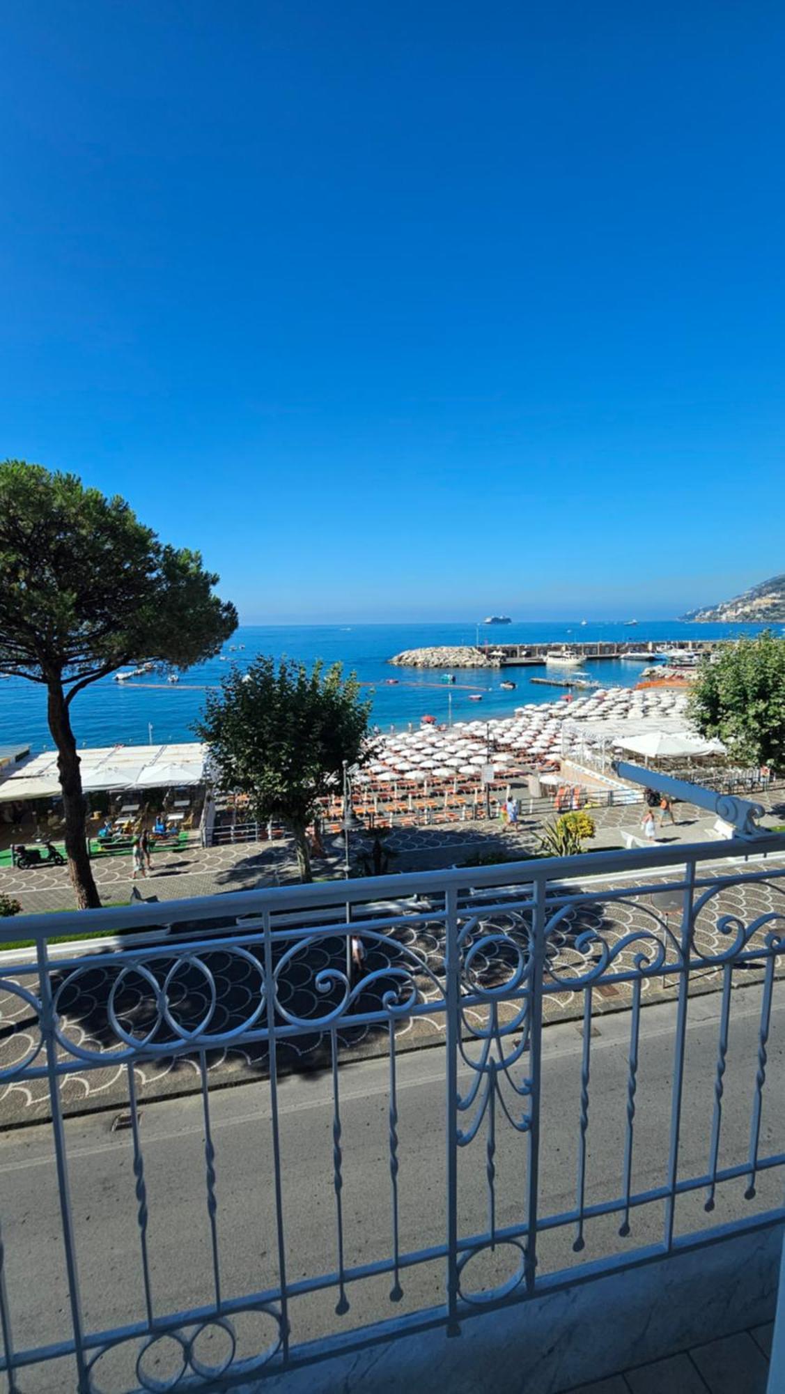 Galene - Beachfront In Costa D'Amalfi Maiori Eksteriør billede