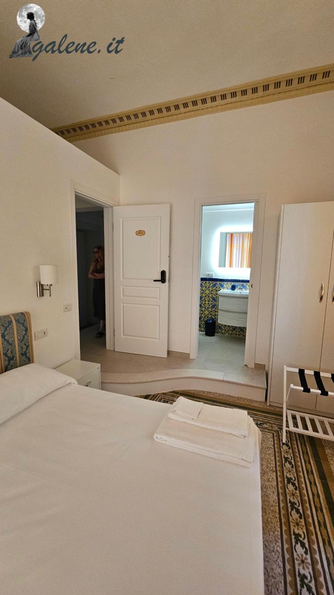 Galene - Beachfront In Costa D'Amalfi Maiori Eksteriør billede