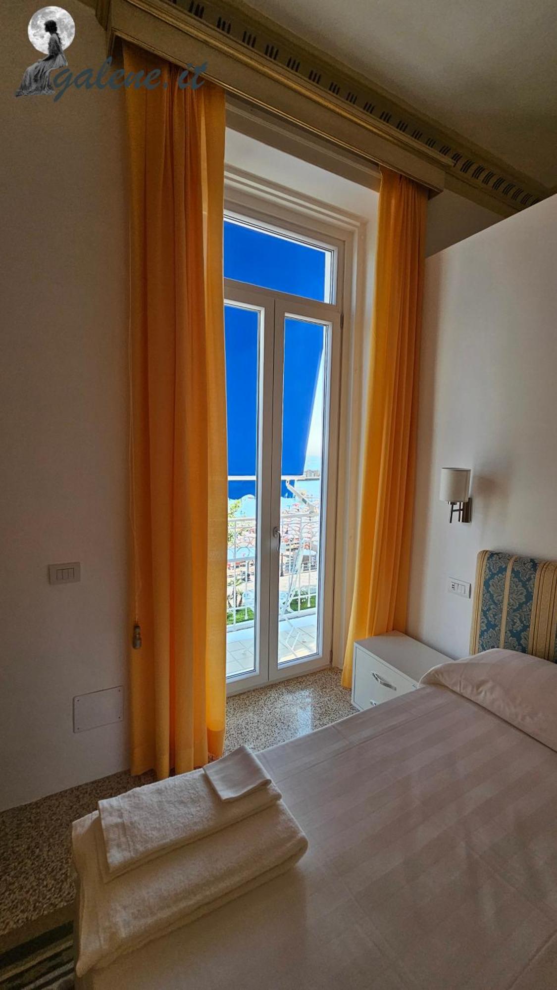 Galene - Beachfront In Costa D'Amalfi Maiori Eksteriør billede
