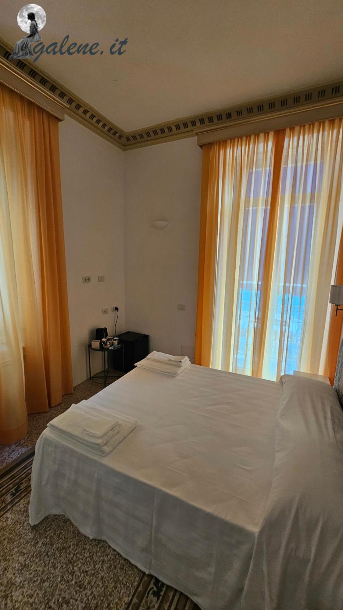 Galene - Beachfront In Costa D'Amalfi Maiori Eksteriør billede