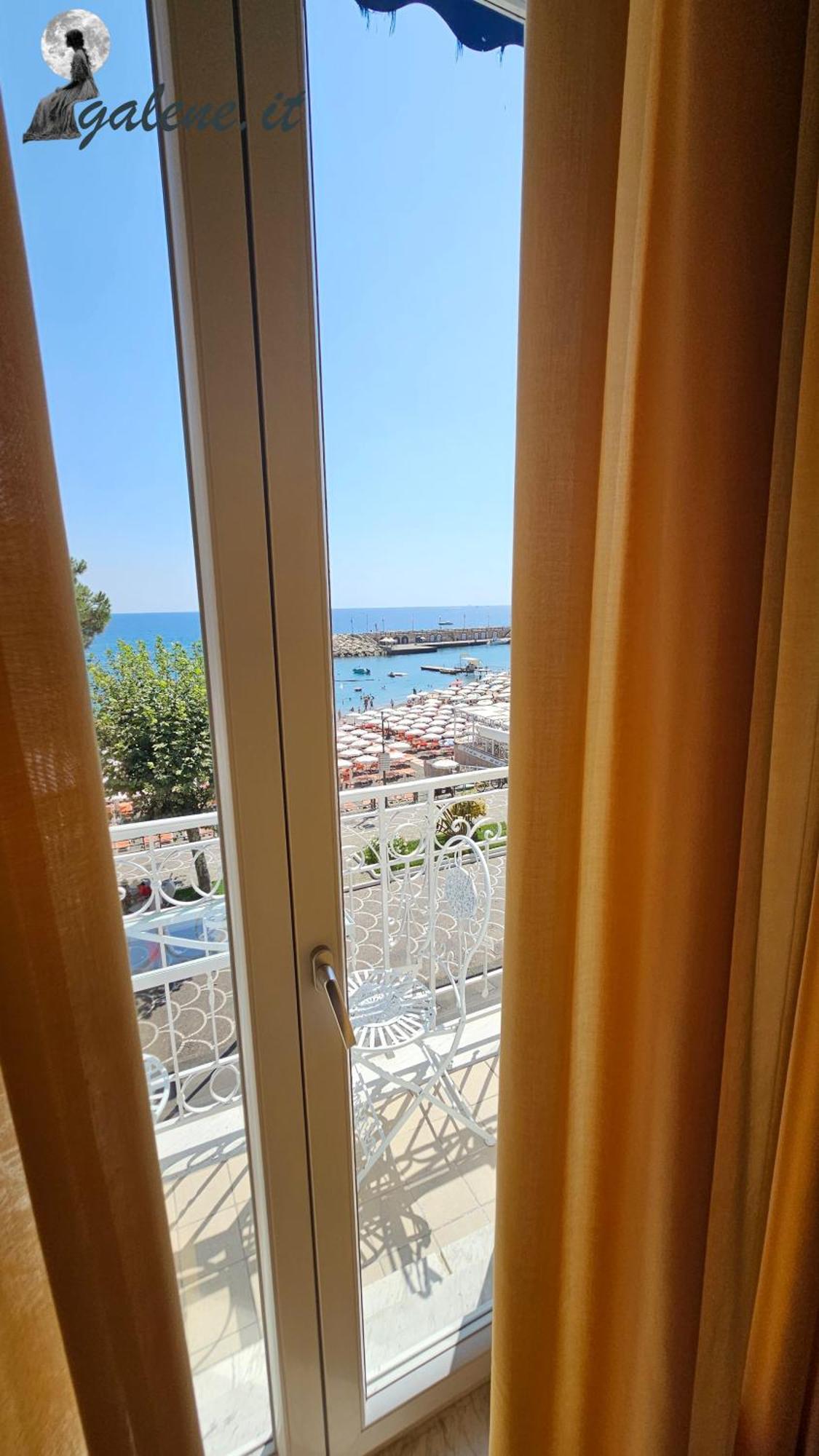 Galene - Beachfront In Costa D'Amalfi Maiori Eksteriør billede