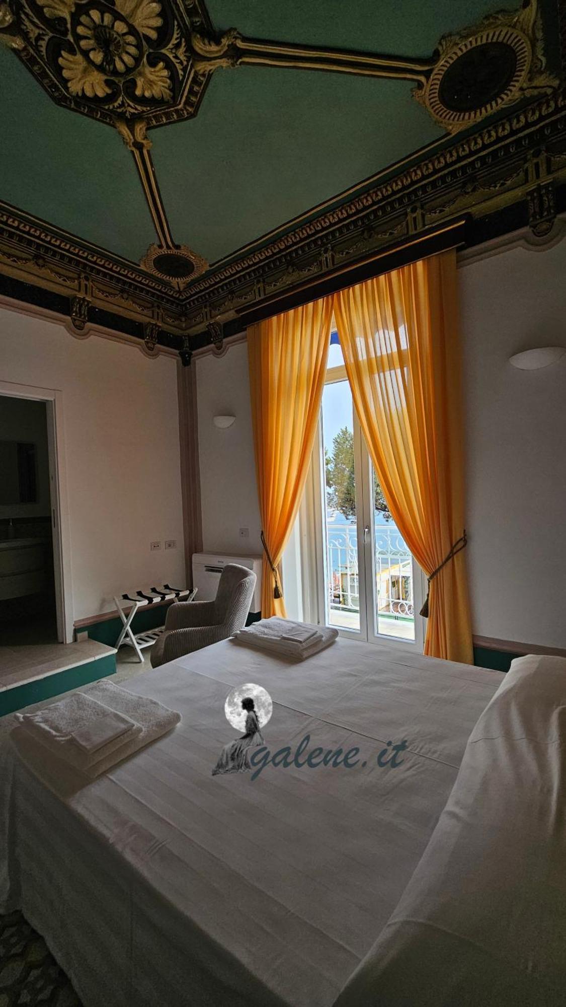 Galene - Beachfront In Costa D'Amalfi Maiori Eksteriør billede