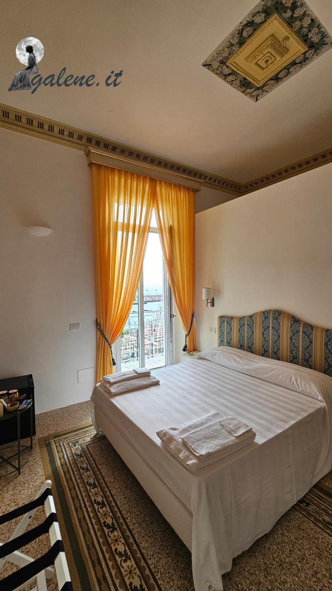Galene - Beachfront In Costa D'Amalfi Maiori Eksteriør billede