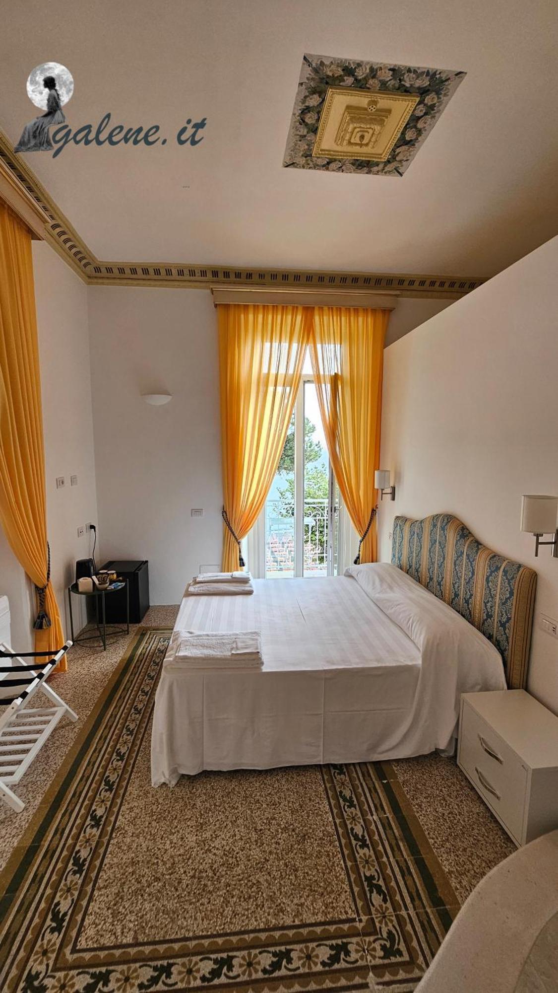 Galene - Beachfront In Costa D'Amalfi Maiori Eksteriør billede