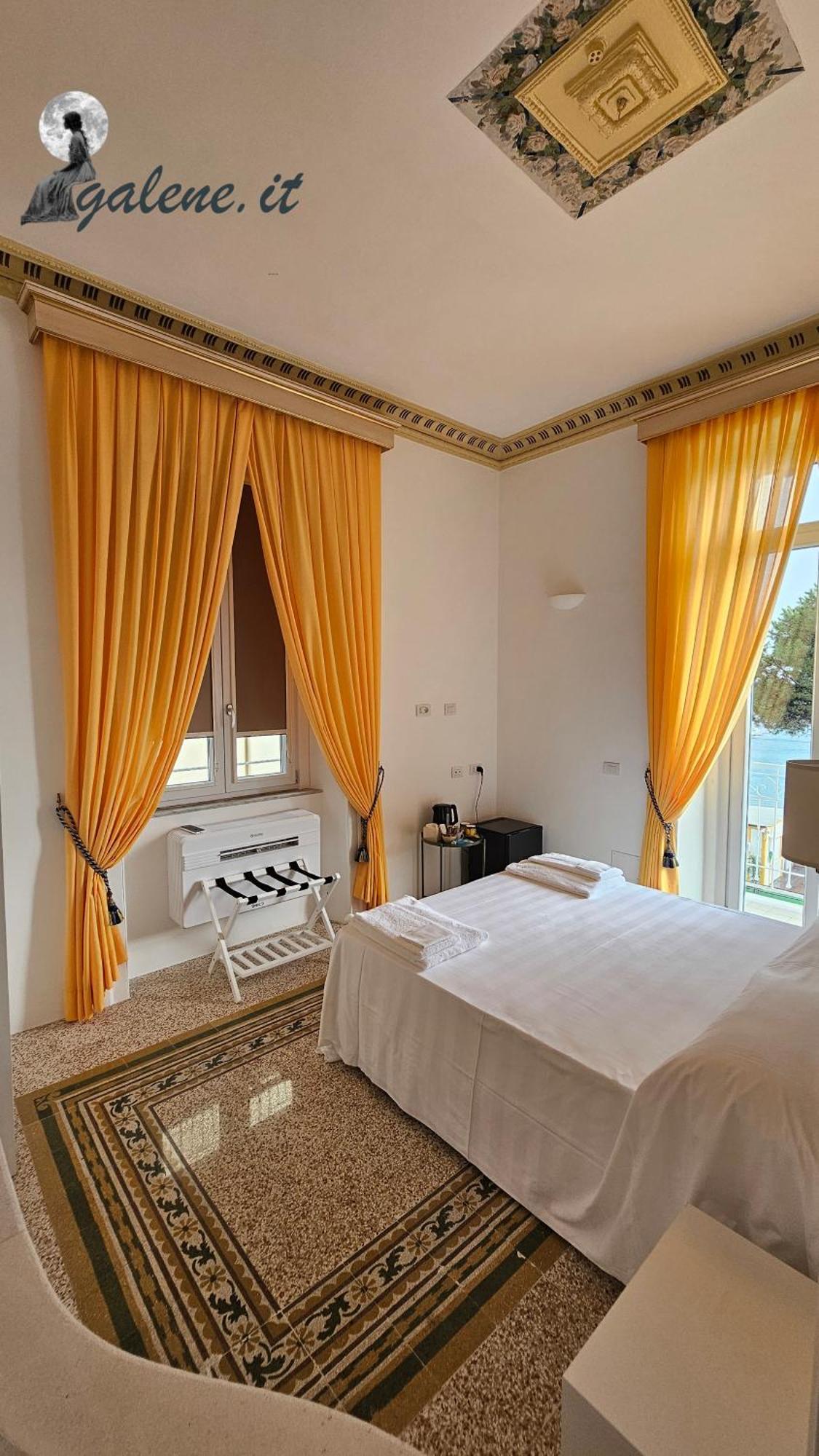 Galene - Beachfront In Costa D'Amalfi Maiori Eksteriør billede
