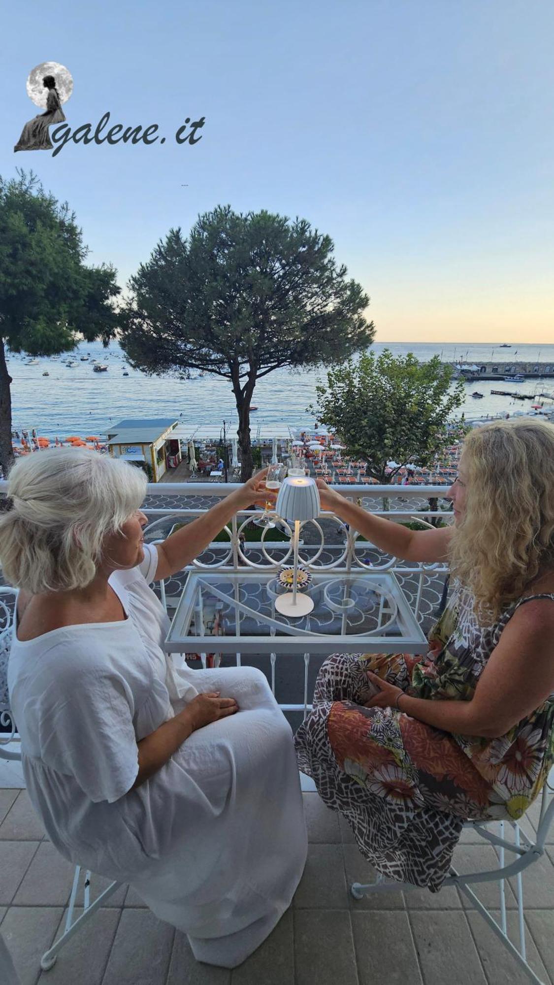 Galene - Beachfront In Costa D'Amalfi Maiori Eksteriør billede