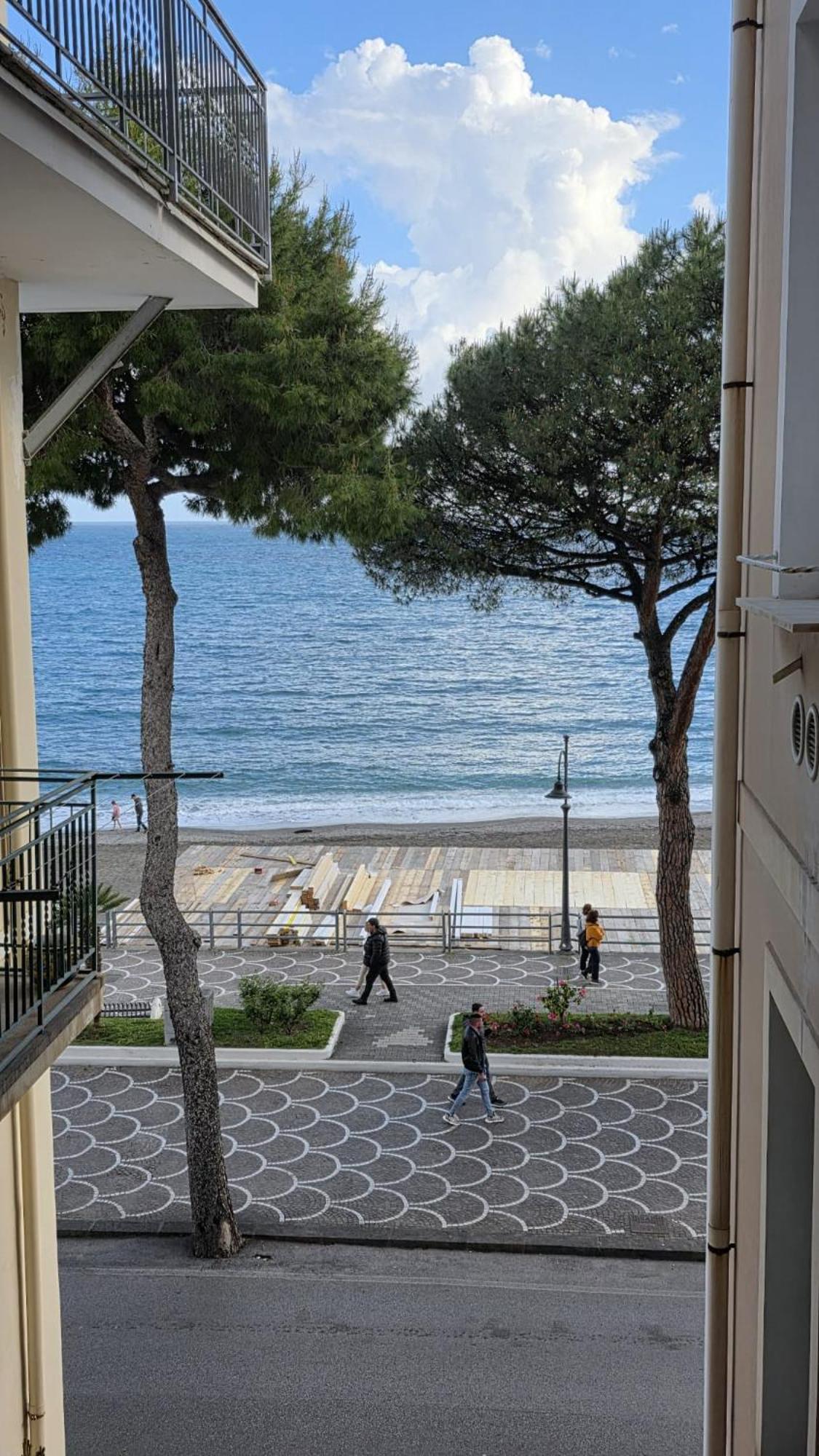 Galene - Beachfront In Costa D'Amalfi Maiori Eksteriør billede