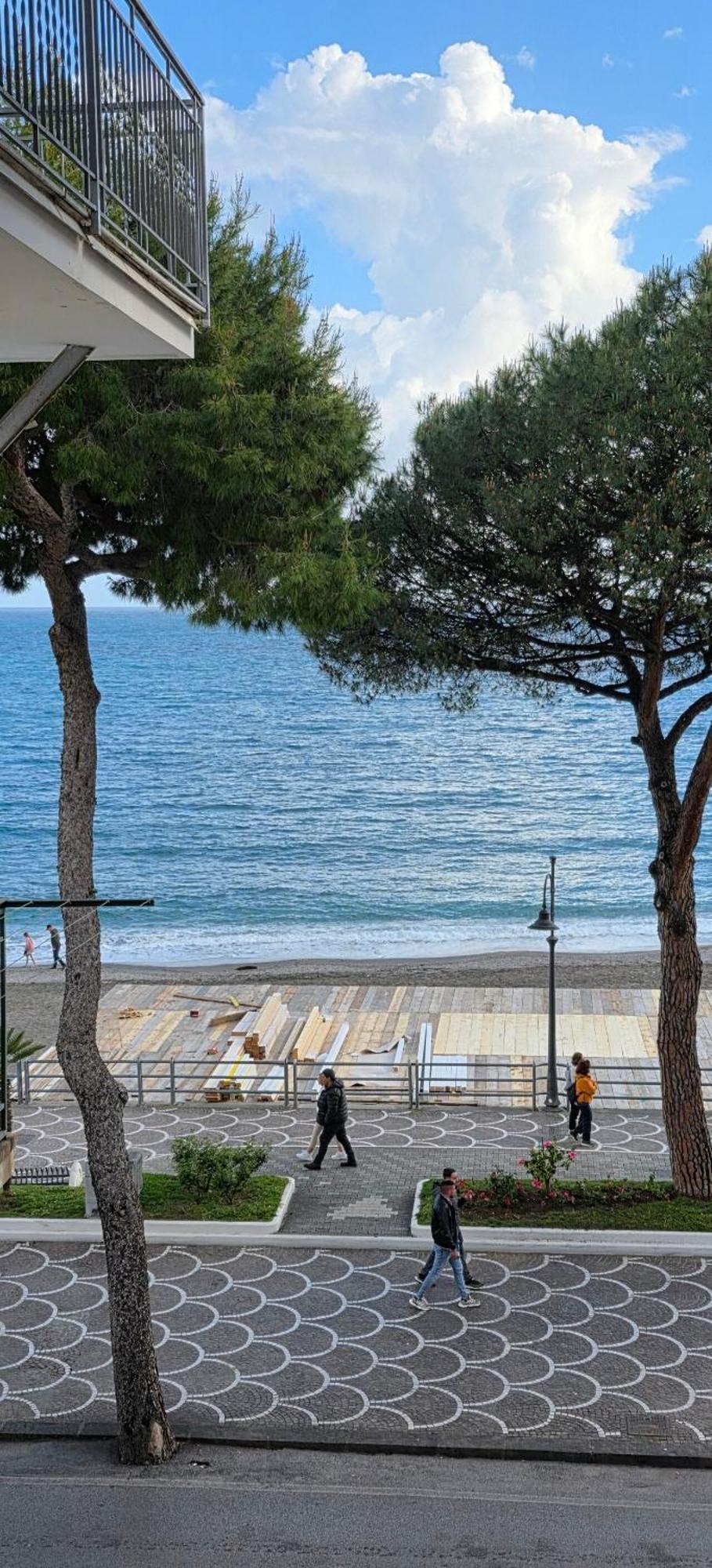 Galene - Beachfront In Costa D'Amalfi Maiori Eksteriør billede